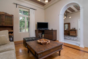 Cornelia’s Garden Historic home at Chania Center